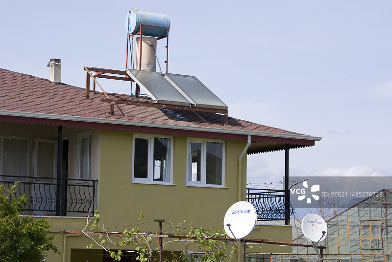 土耳其乡村的太阳能热水图片素材