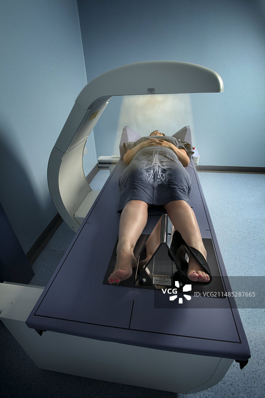 骨密度扫描仪合成图像图片素材