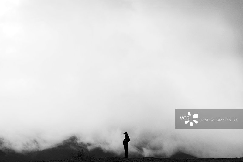 雾蒙蒙的景观图片素材