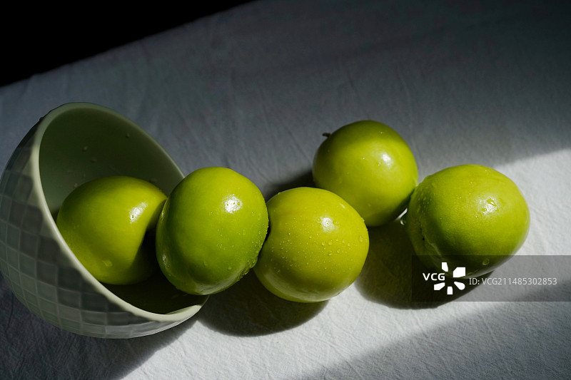 冬枣暗调静物摄影作品图片素材