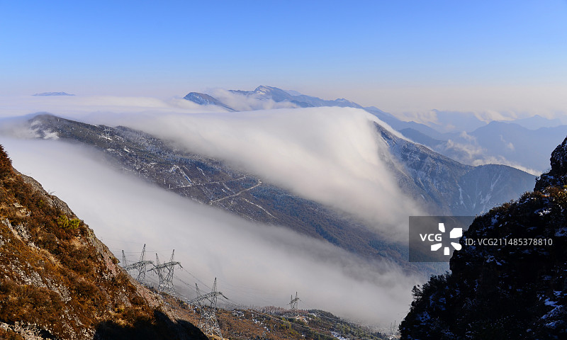 冬季空中景观鸟瞰图，四川泸定红岩顶，热门户外露营目的地，观云海日出图片素材