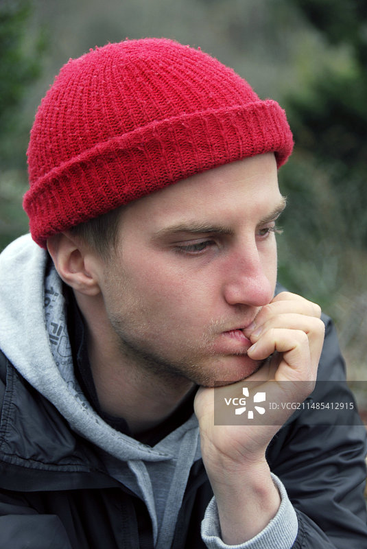 情绪低落的年轻人图片素材