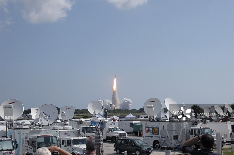 航天飞机重返飞行图片素材