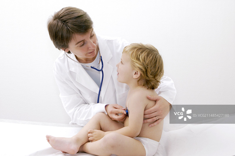 儿科检查图片素材