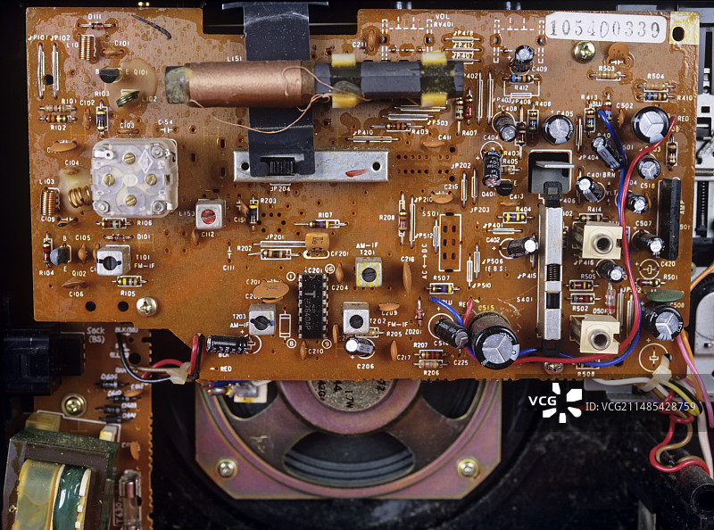 便携式收音机中的电路板图片素材