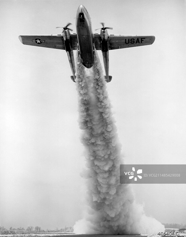 C-119型飞机火箭助推起飞图片素材