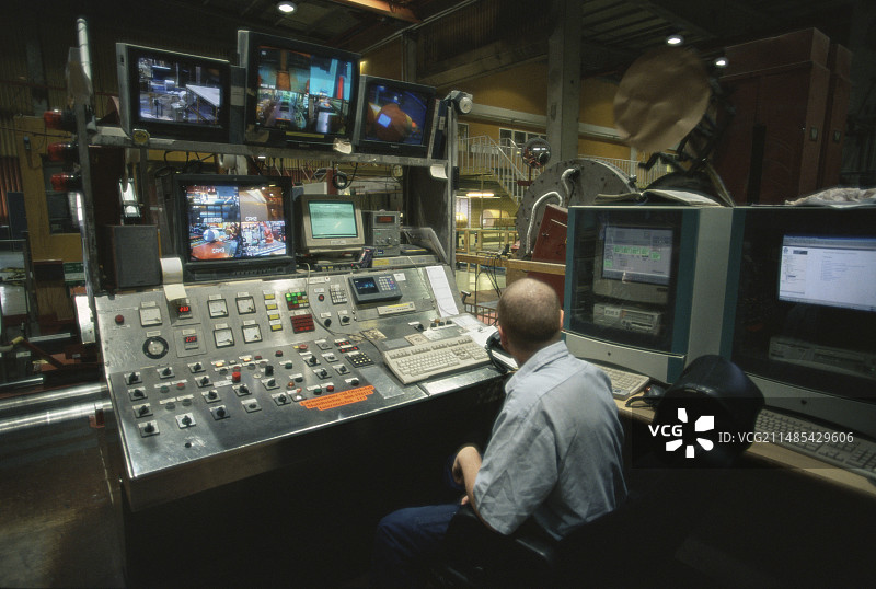 造纸厂控制室图片素材