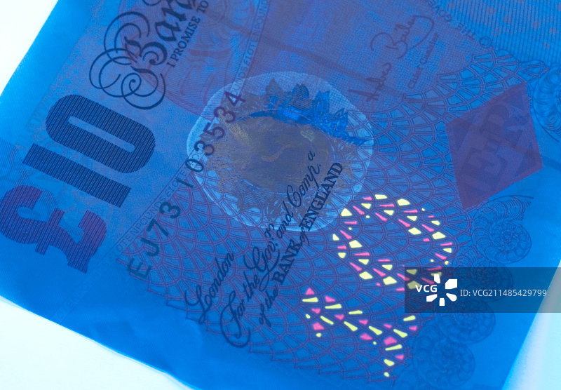 紫外光下的十英镑纸币图片素材
