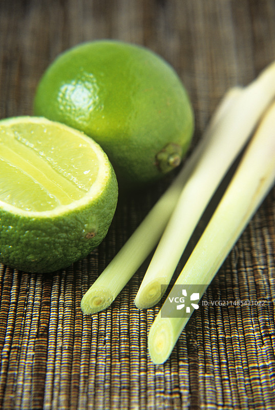 青柠和柠檬草图片素材