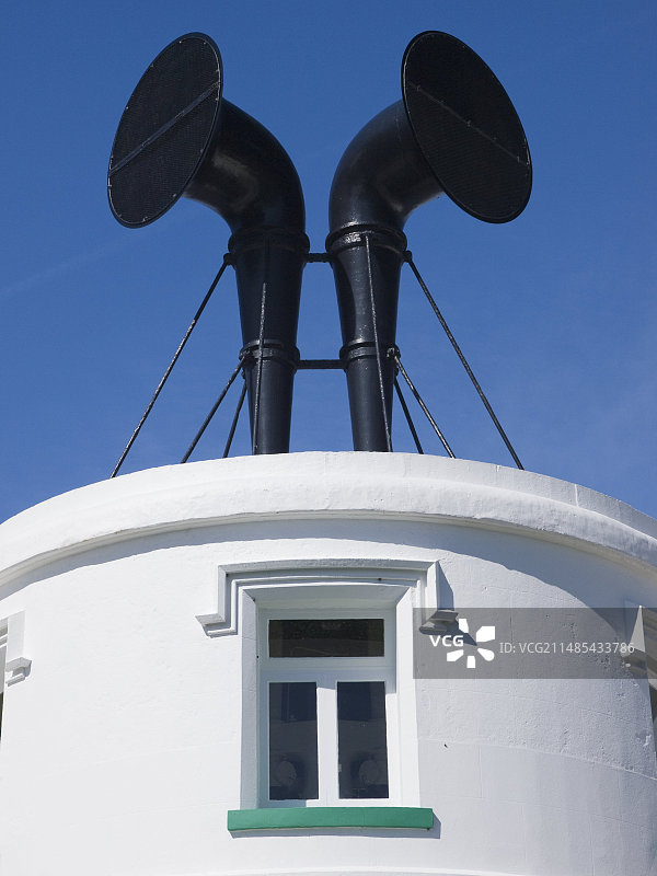 灯塔上的雾角图片素材