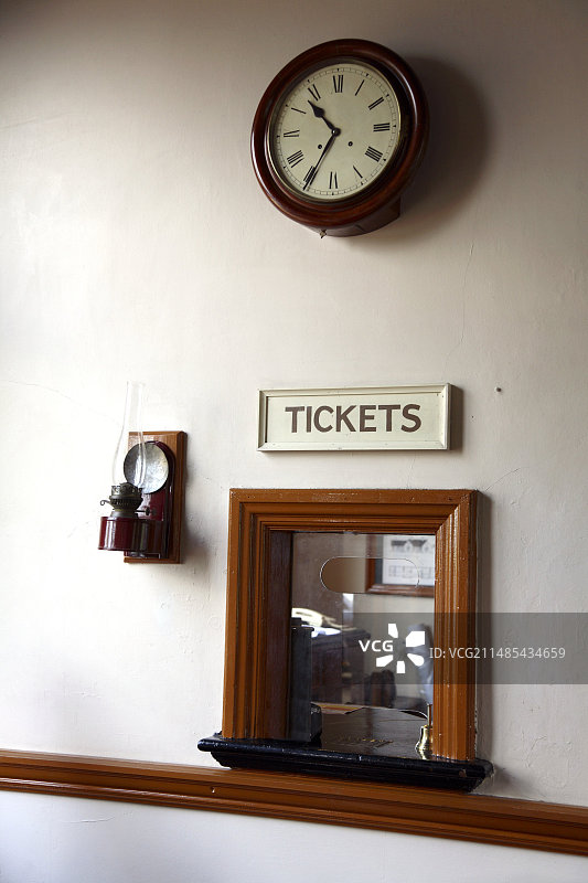 修复后的火车站售票处图片素材