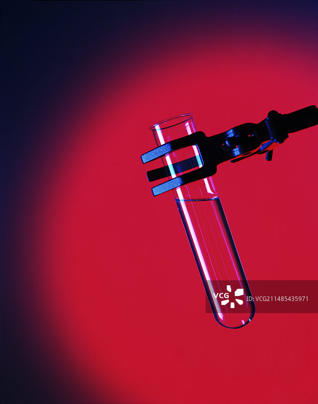 试管夹中的试管图片素材