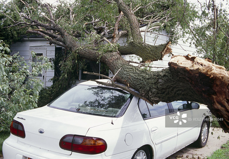 龙卷风破坏图片素材