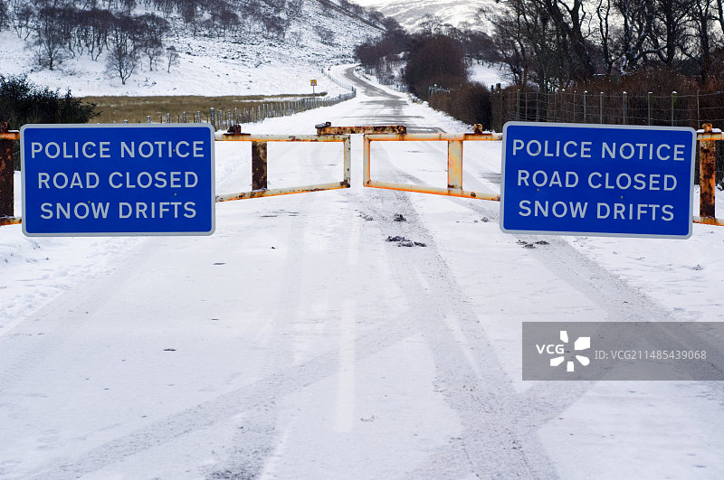 因积雪导致道路封闭图片素材