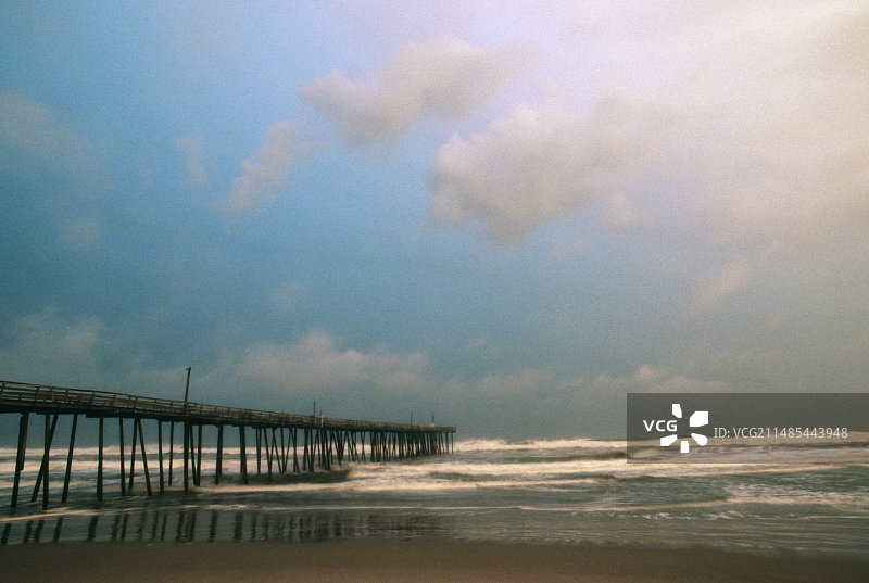 逼近的暴风云图片素材