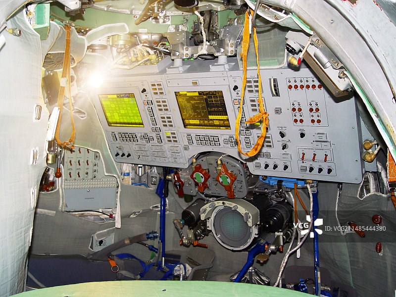 联盟TMA宇宙飞船驾驶舱图片素材