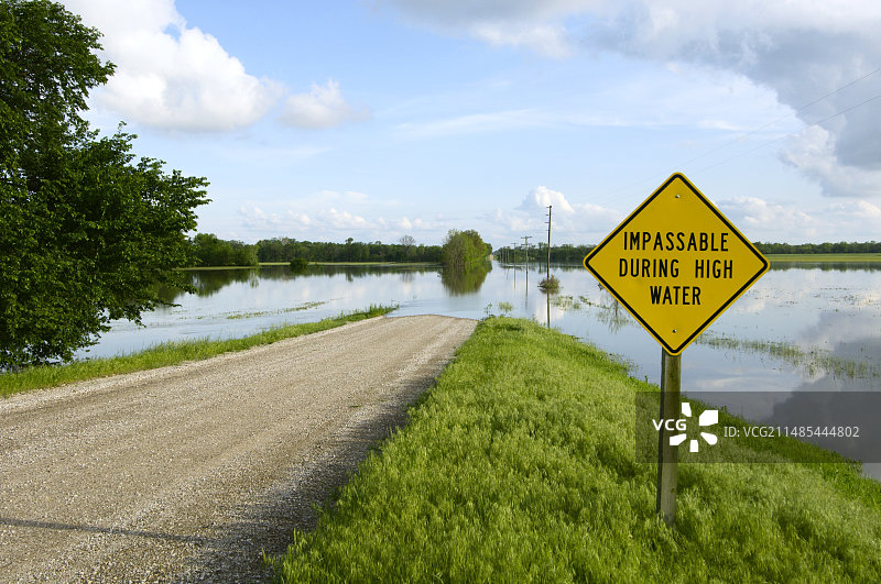 被洪水淹没的道路图片素材