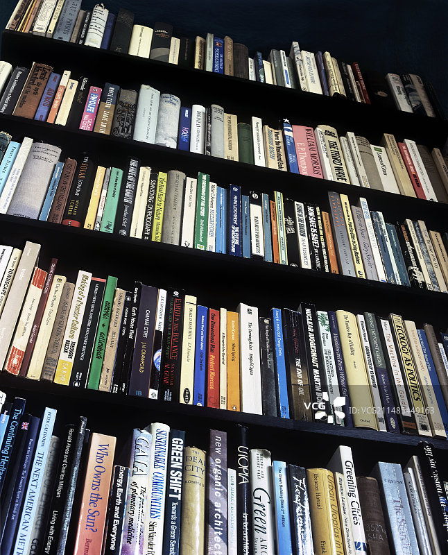 书架上的书图片素材