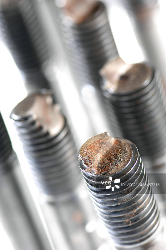 断裂的螺栓图片素材