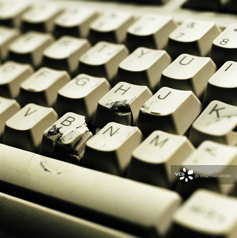 被砸坏的键盘图片素材