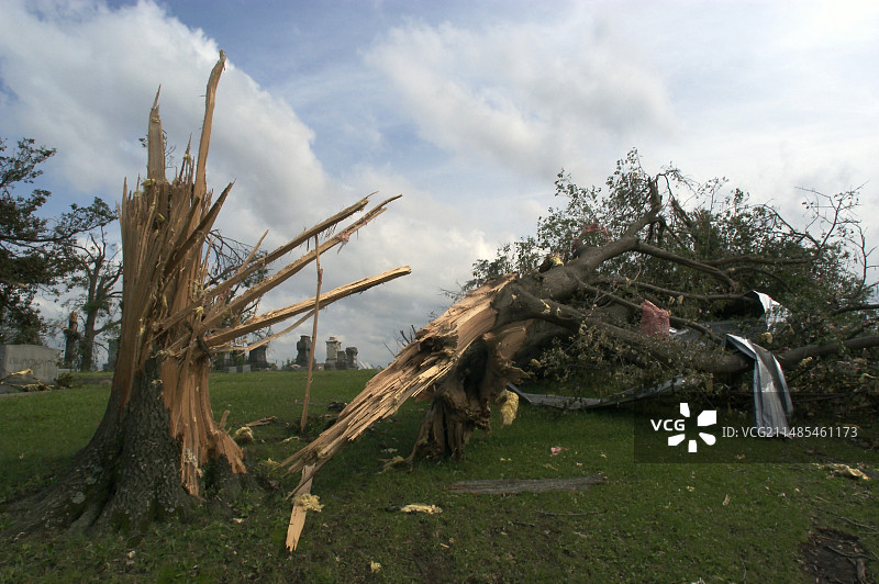 龙卷风破坏图片素材