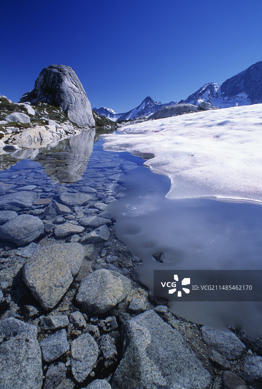 雪融化图片素材