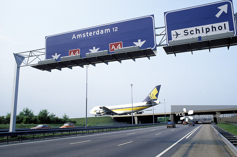 波音747飞机着陆图片素材