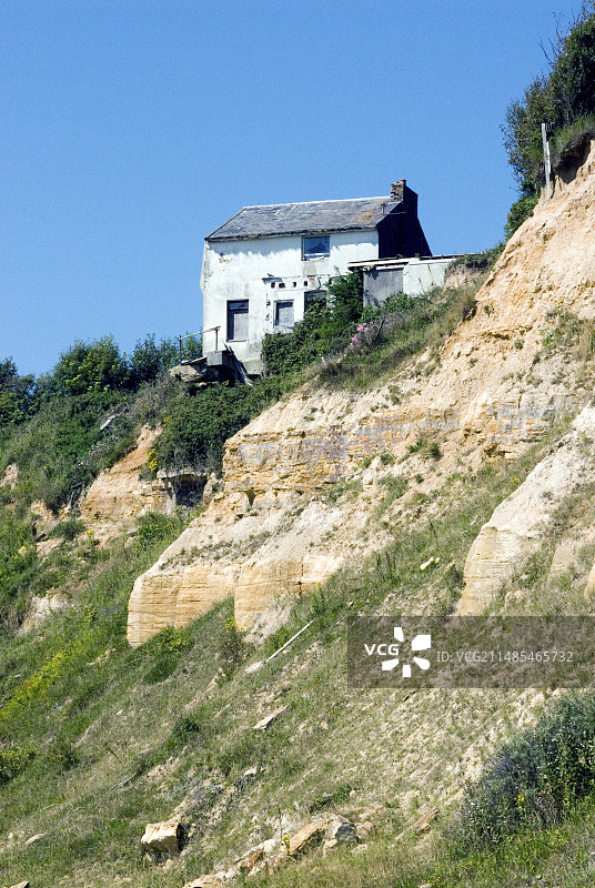 侵蚀悬崖边的房屋图片素材
