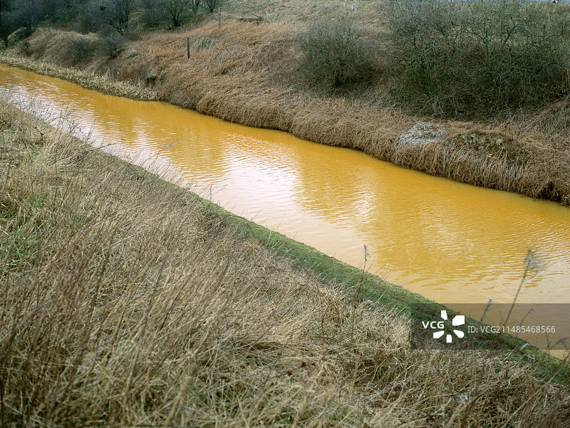 英国的污染运河图片素材