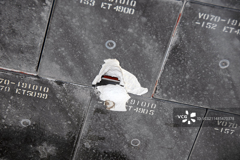 奋进号航天飞机STS-118任务的损坏图片素材