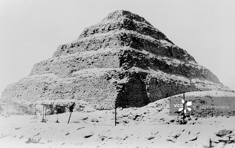 最早的阶梯金字塔图片素材