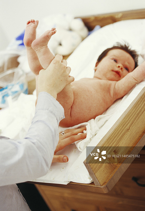 换尿布图片素材