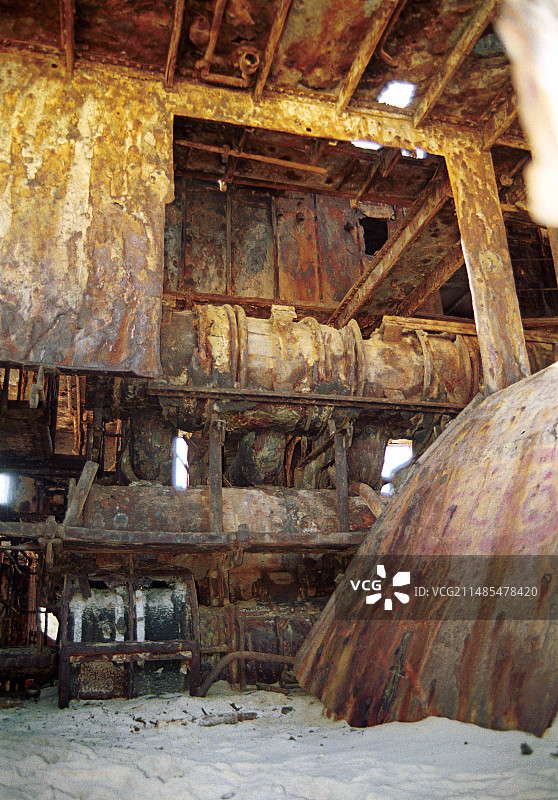 生锈的船舱内部图片素材