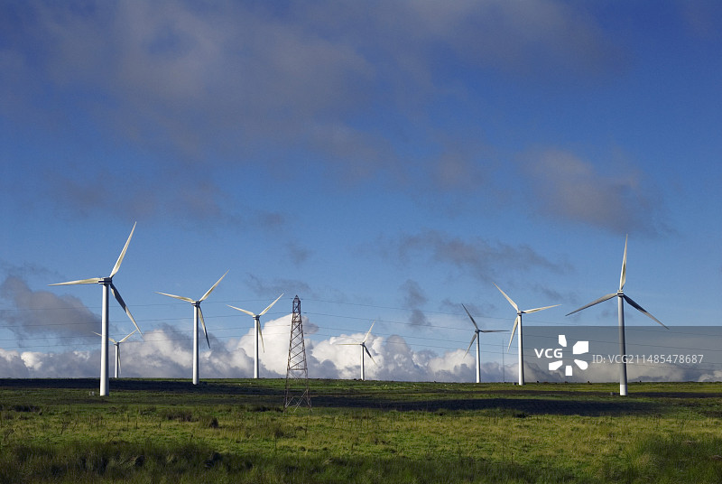 风力涡轮机和铁塔图片素材
