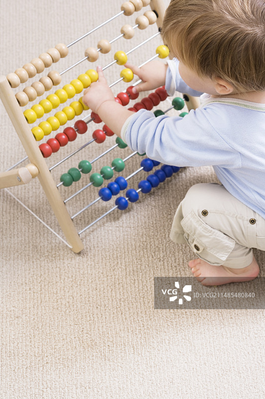 玩耍的幼儿图片素材