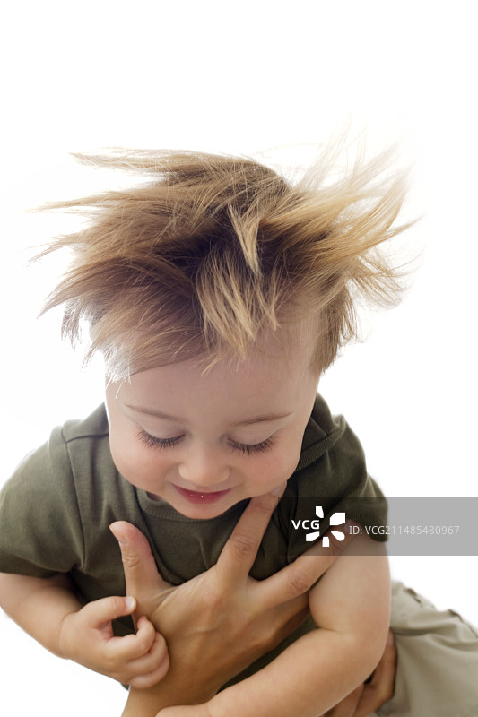 被举起的男孩图片素材