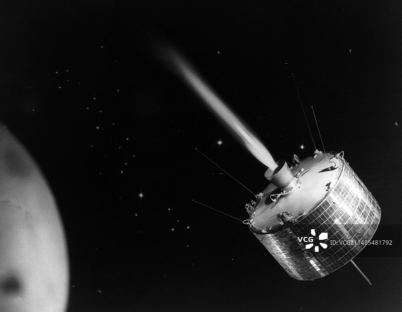 同步通信卫星2号在轨道运行图片素材
