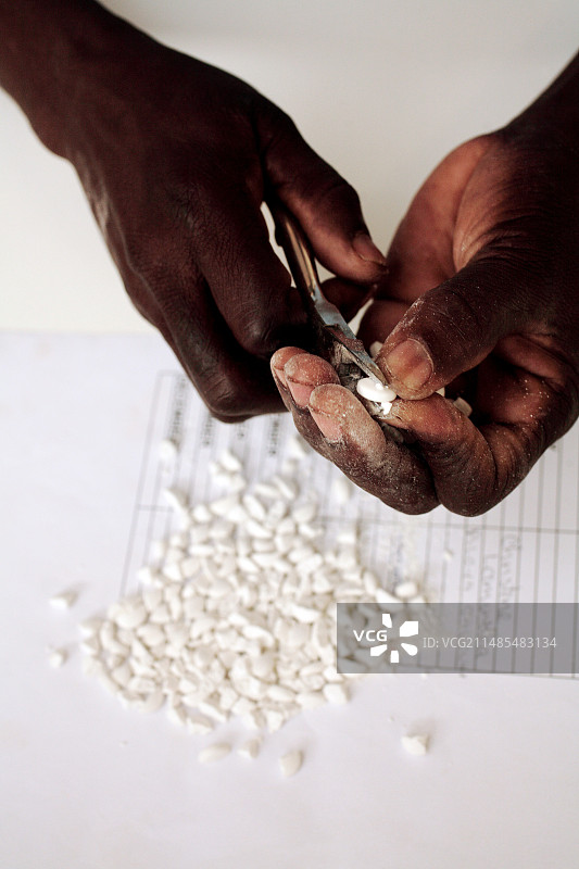 药片被掰开图片素材