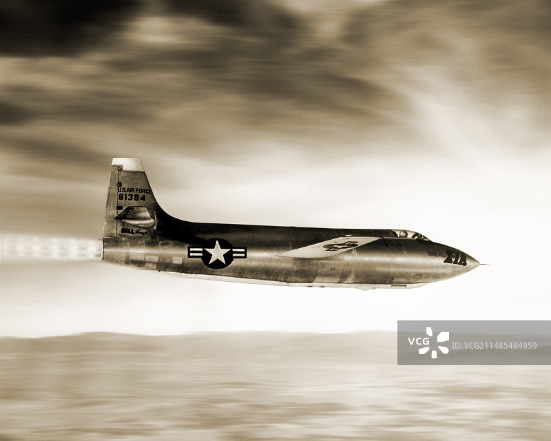 飞行中的贝尔X-1A图片素材