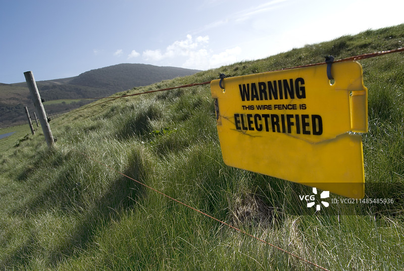 电围栏警告标志图片素材