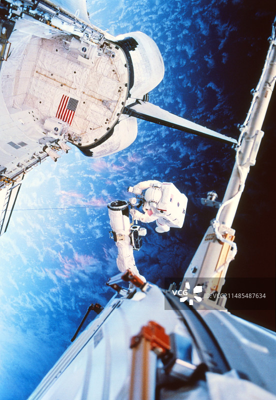 国际空间站太空行走图片素材