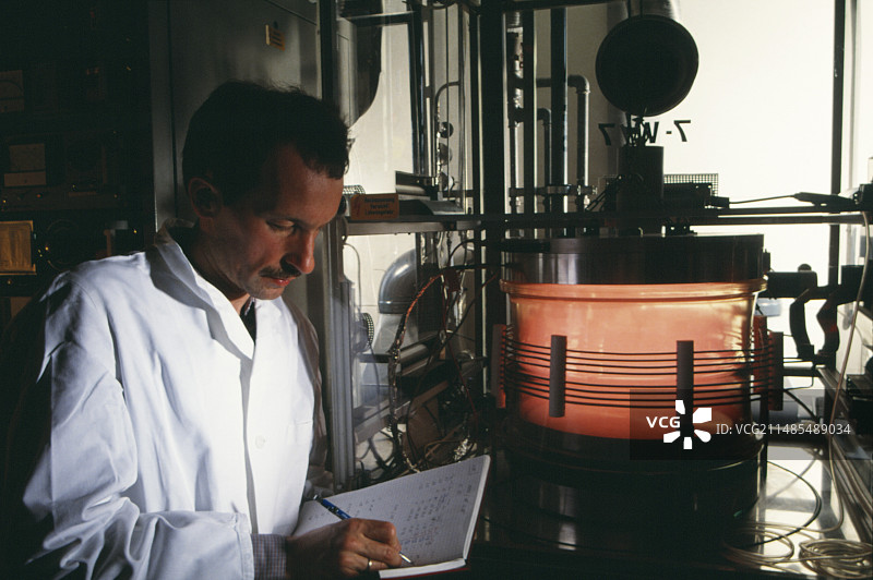 太阳能电池板研究图片素材