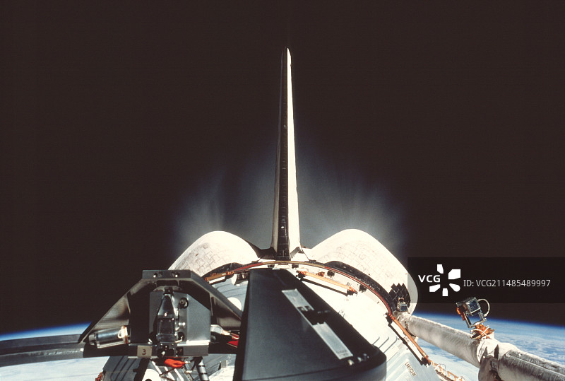 航天飞机国际空间站机动图片素材