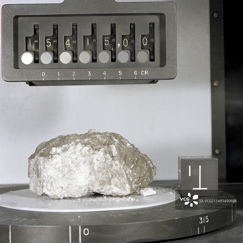 来自月球的创世纪岩石图片素材