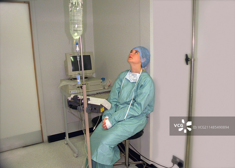 疲惫的外科医生图片素材