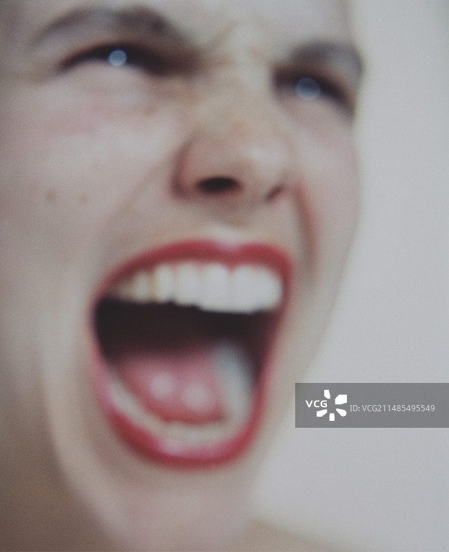 女人呼喊图片素材