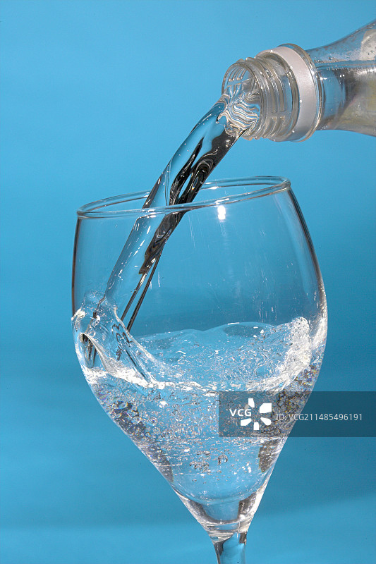 波光粼粼的水面图片素材