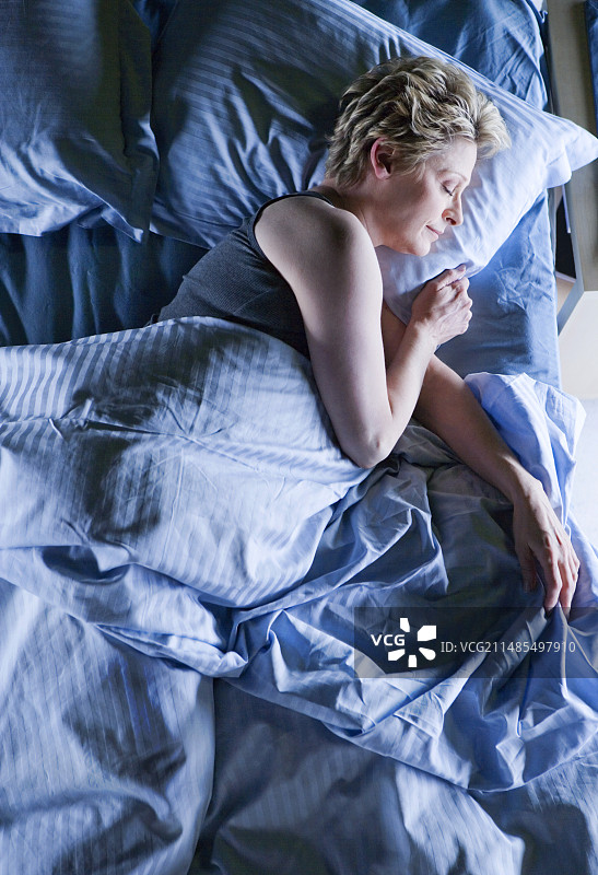 女人睡觉图片素材