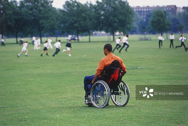 坐轮椅的人图片素材