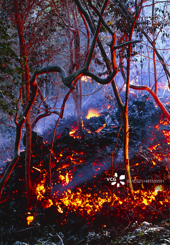 基拉韦厄火山喷出的灼热火山灰图片素材